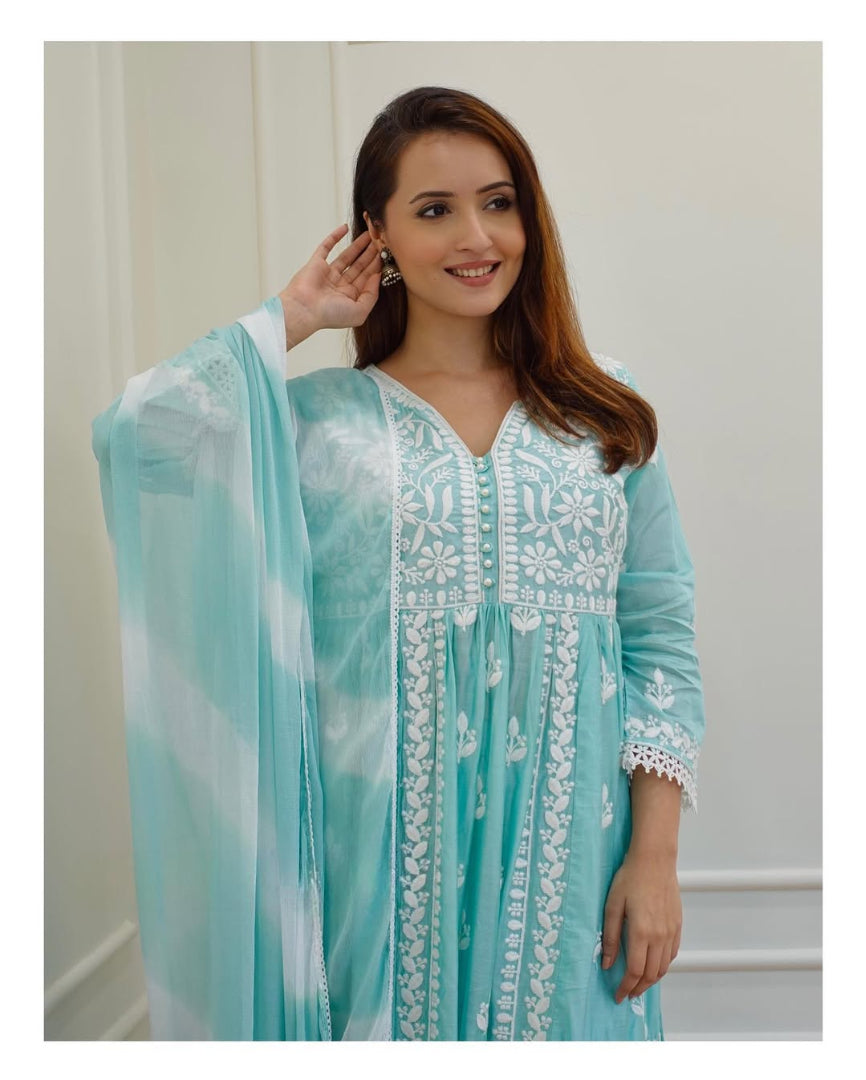 CHIKANKARI REYON COTTON KURTA SET WITH NAZEEN DYE DUPATTA.