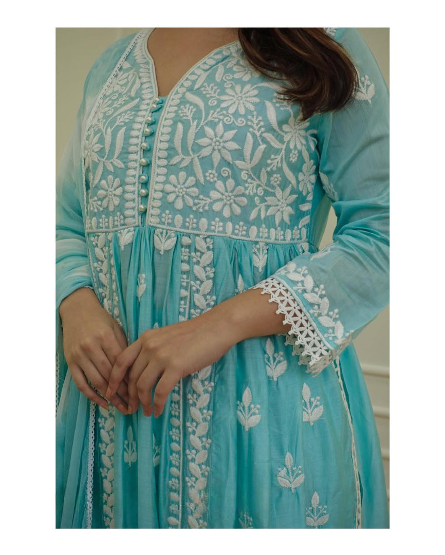 CHIKANKARI REYON COTTON KURTA SET WITH NAZEEN DYE DUPATTA.