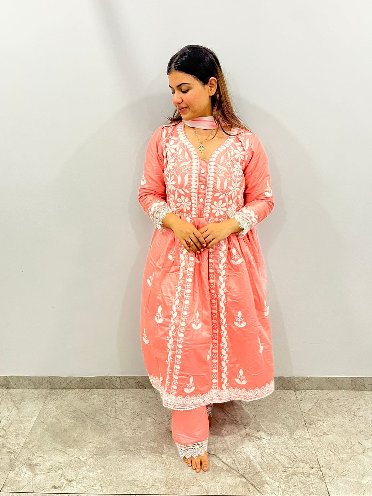 CHIKANKARI REYON COTTON KURTA SET WITH NAZEEN DYE DUPATTA