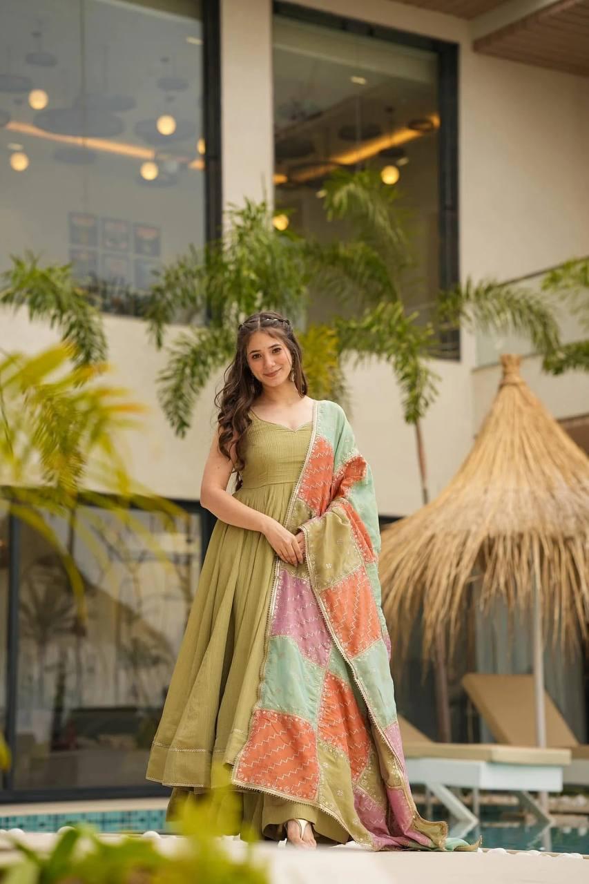 NEW BEAUTIFUL ANARKALI SUIT SET