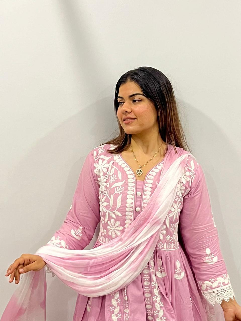 CHIKANKARI REYON COTTON KURTA SET WITH NAZEEN DYE DUPATTA