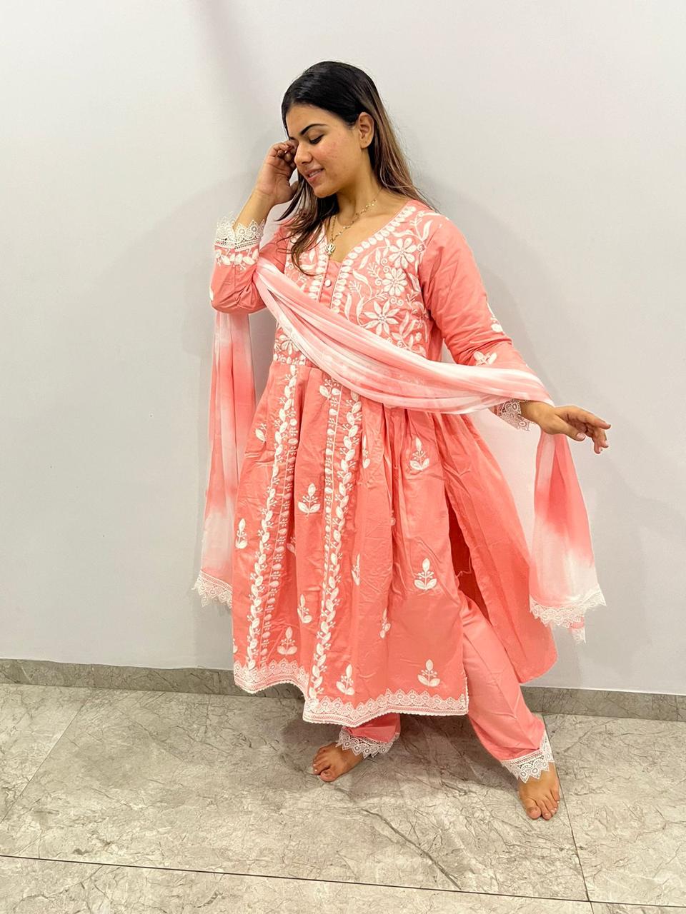 CHIKANKARI REYON COTTON KURTA SET WITH NAZEEN DYE DUPATTA