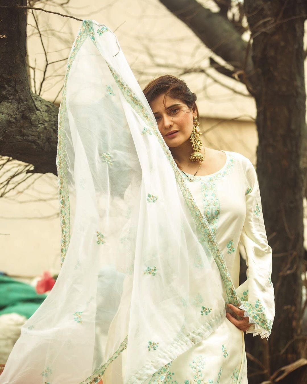 Elegance White Chanderi Embroidered Suit Set