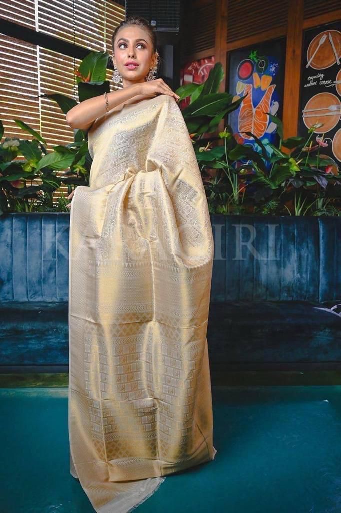 Elegant Soft Lichi Silk Saree with Jacquard Work