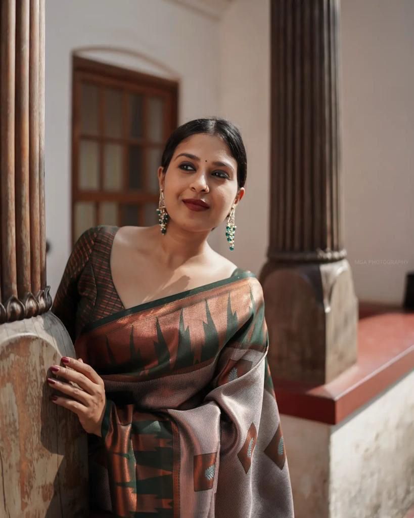Elegant Soft Lichi Silk Saree with Jacquard Work