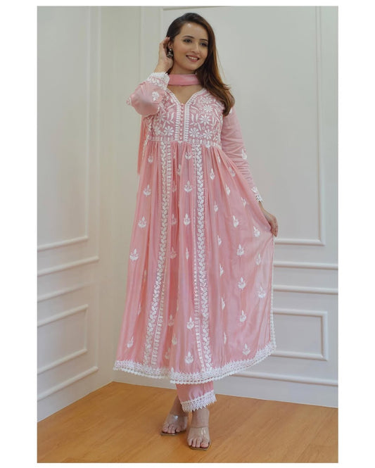 CHIKANKARI REYON COTTON KURTA SET WITH NAZEEN DYE DUPATTA.