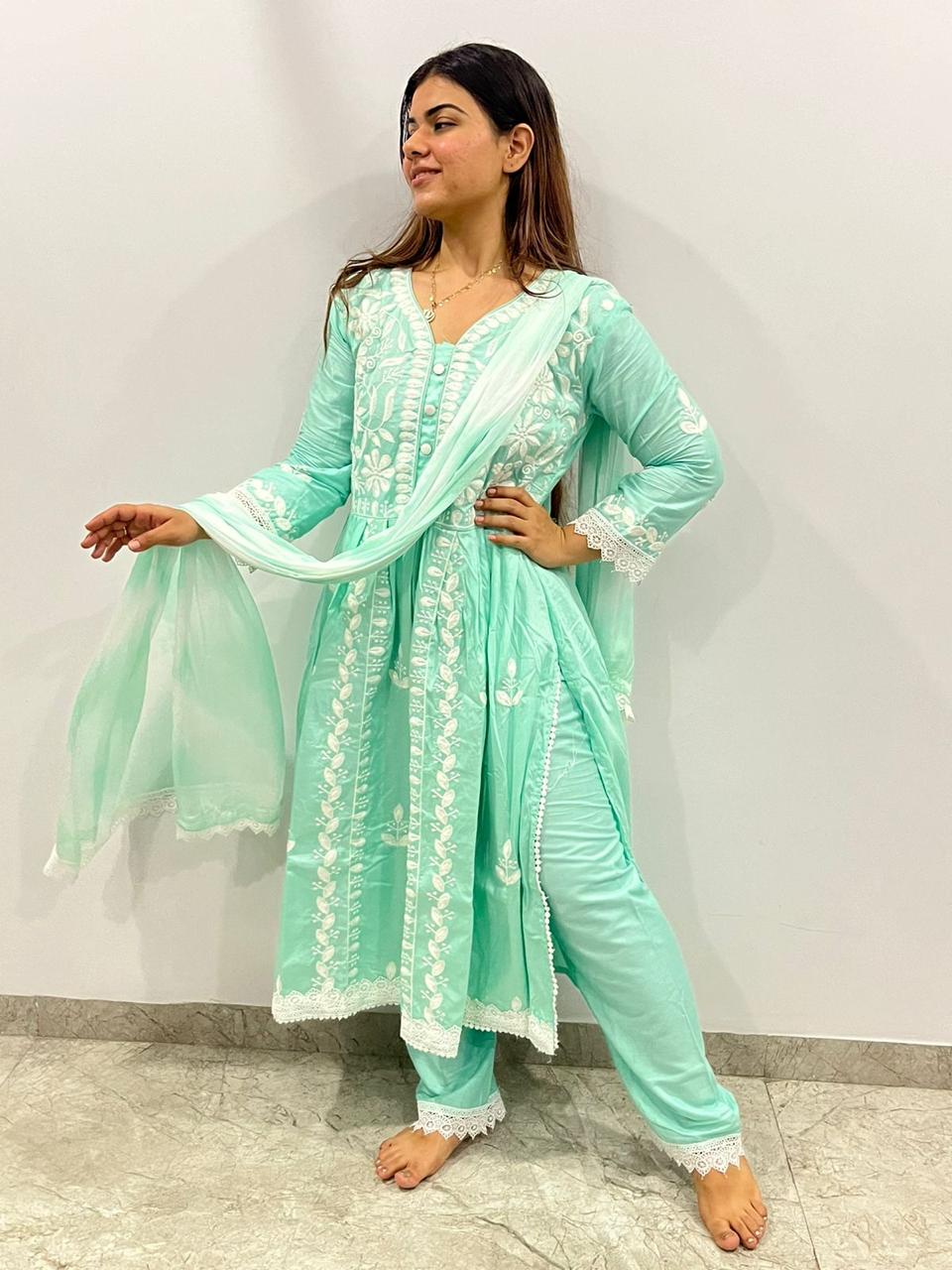 CHIKANKARI REYON COTTON KURTA SET WITH NAZEEN DYE DUPATTA