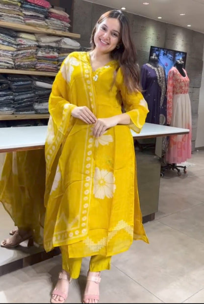BEAUTIFUL FLOWER PRINT KURTA SET