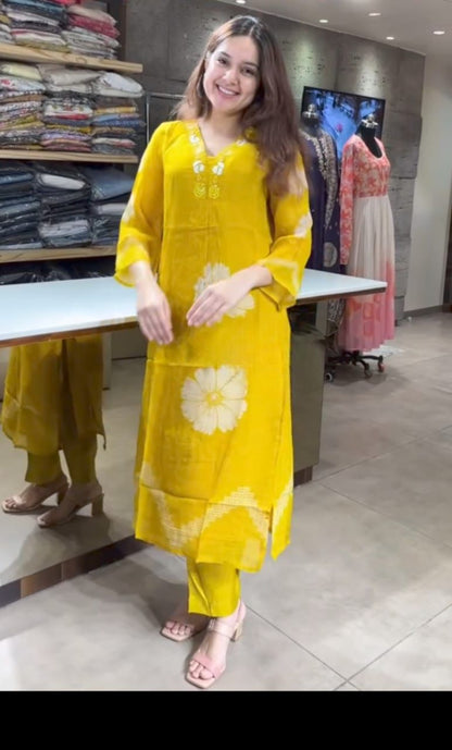 BEAUTIFUL FLOWER PRINT KURTA SET