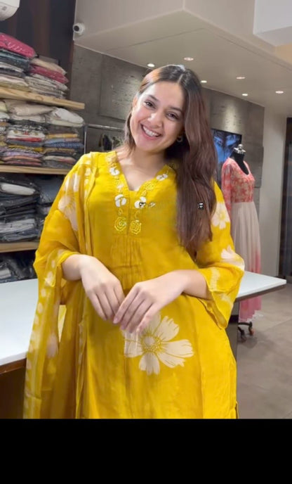 BEAUTIFUL FLOWER PRINT KURTA SET
