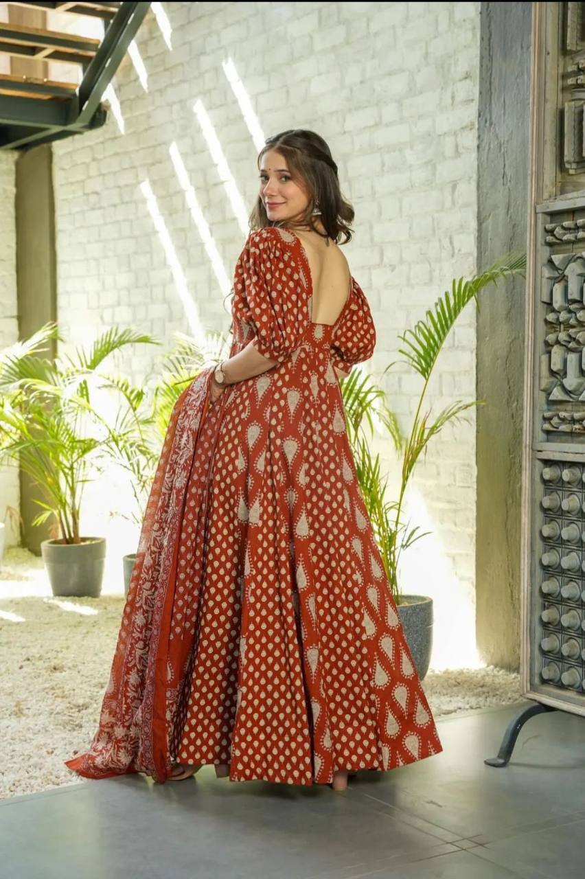 BEAUTIFUL HEAVY ANARKALI GOWN