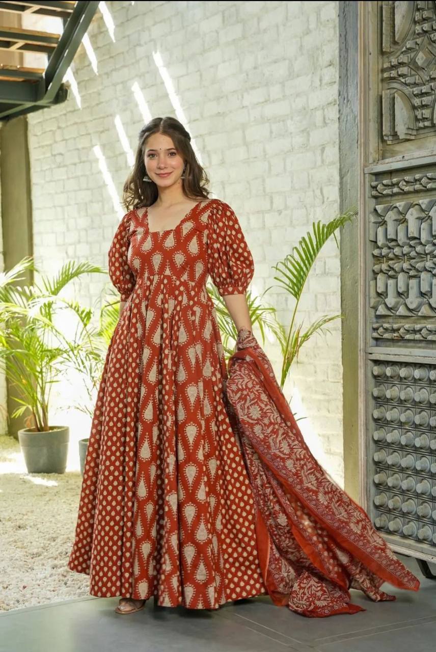 BEAUTIFUL HEAVY ANARKALI GOWN