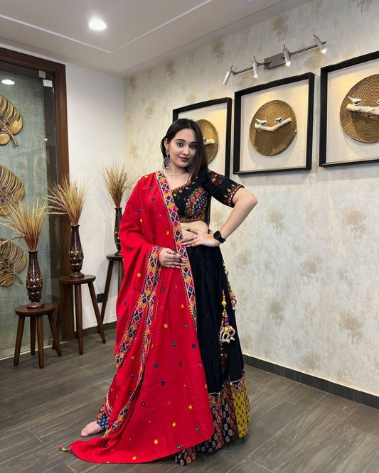 BEAUTIFUL LEHNGA CHOLI